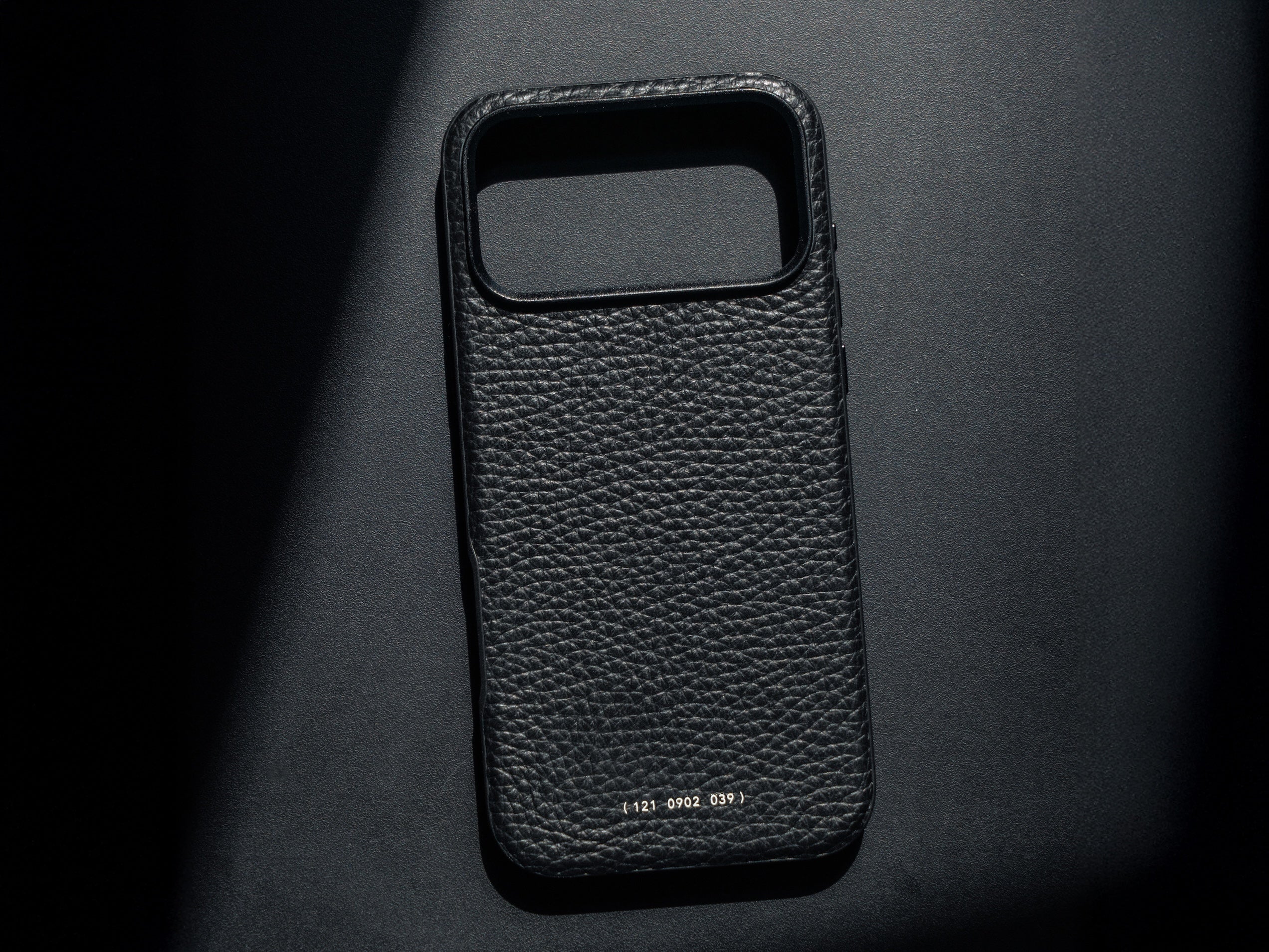121 MagSafe Pebbled Leather Case | iPhone 17 Pro - Image 17